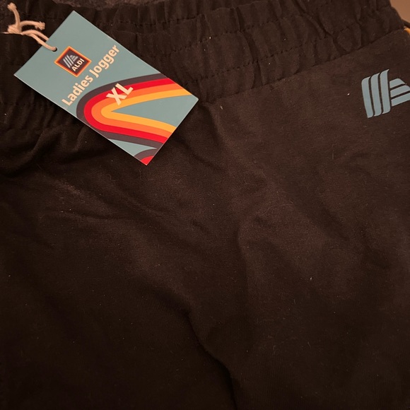 NEW Aldi Retro Gear Collection 2023 Ladies Joggers Size XL Navy Blue. - Picture 2 of 3